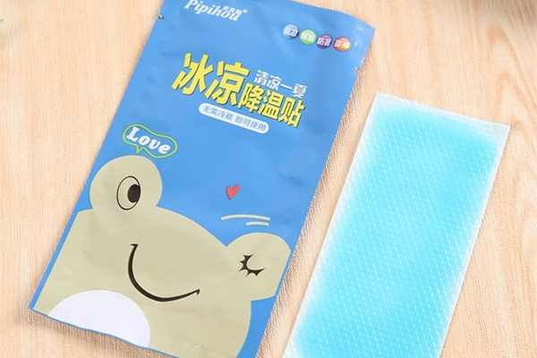 冰涼貼貼在哪里最涼快 冰涼貼貼多久拿下來(lái) 冰涼貼貼在哪里最涼快 冰涼貼貼多久拿下來(lái)