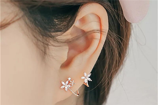 打耳洞后耳垂紅腫變厚 打耳洞后耳垂變厚怎么辦 打耳洞后耳垂紅腫變厚 打耳洞后耳垂變厚怎么辦