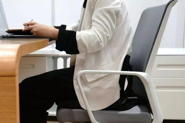 久坐會(huì)得痔瘡嗎 久坐屁股長(zhǎng)了個(gè)包很痛 久坐會(huì)得痔瘡嗎 久坐屁股長(zhǎng)了個(gè)包很痛