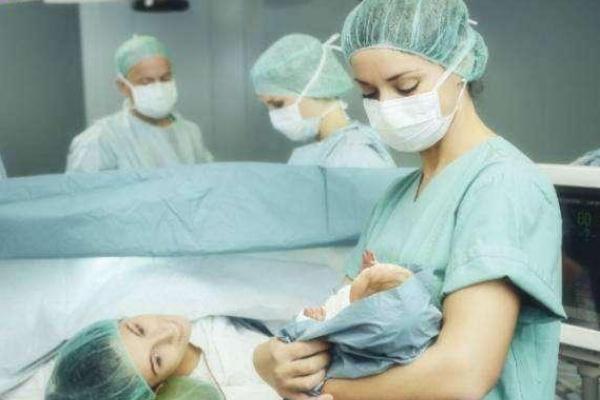 順產(chǎn)和剖腹產(chǎn)哪個對女人好 順產(chǎn)撕裂縫針多久恢復(fù) 順產(chǎn)和剖腹產(chǎn)哪個對女人好 順產(chǎn)撕裂縫針多久恢復(fù)