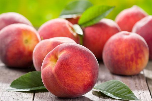 桃子可以和牛奶一起吃嗎 桃子可以和西瓜一起吃 桃子可以和牛奶一起吃嗎 桃子可以和西瓜一起吃