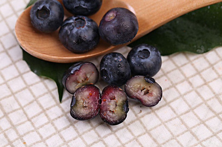 藍(lán)莓和什么水果一起榨汁最佳搭配 藍(lán)莓的禁忌是什么 藍(lán)莓和什么水果一起榨汁最佳搭配 藍(lán)莓的禁忌是什么