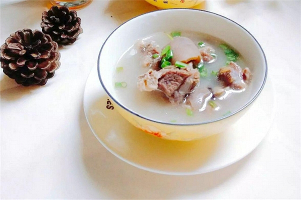 夏天喝羊湯會(huì)上火嗎 夏天喝羊湯對(duì)身體有什么好處 夏天喝羊湯會(huì)上火嗎 夏天喝羊湯對(duì)身體有什么好處