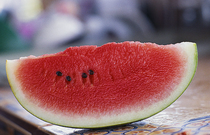 夏天吃西瓜可以解暑嗎 夏天吃西瓜容易長胖嗎 夏天吃西瓜可以解暑嗎 夏天吃西瓜容易長胖嗎