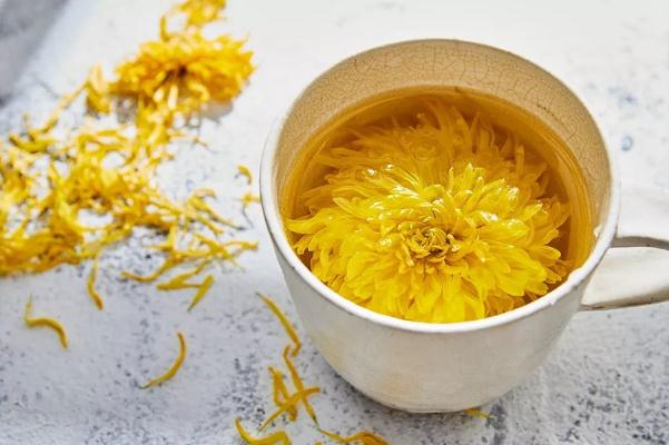 菊花茶有哪些功效與作用 菊花茶怎么泡才正確 菊花茶有哪些功效與作用 菊花茶怎么泡才正確