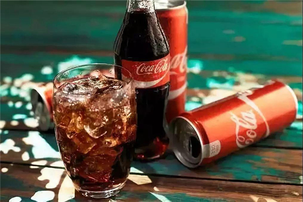 男孩開冰可樂被炸傷縫38針 冰可樂會(huì)不會(huì)爆炸 男孩開冰可樂被炸傷縫38針 冰可樂會(huì)不會(huì)爆炸