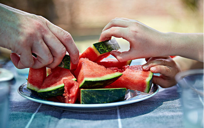 隔夜西瓜能不能吃 吃隔夜西瓜中毒癥狀 隔夜西瓜能不能吃 吃隔夜西瓜中毒癥狀