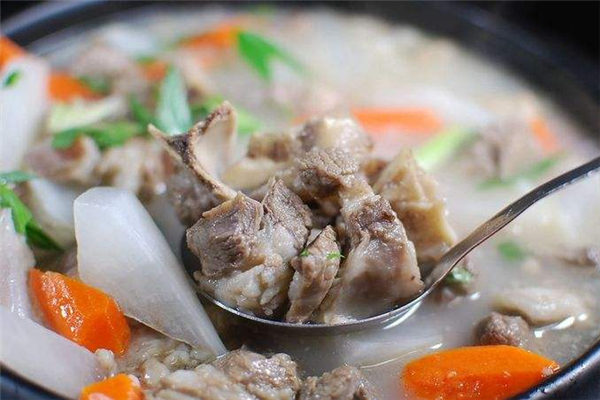 羊湯煮出來為什么是綠色的 羊湯有膻味怎么辦 羊湯煮出來為什么是綠色的 羊湯有膻味怎么辦