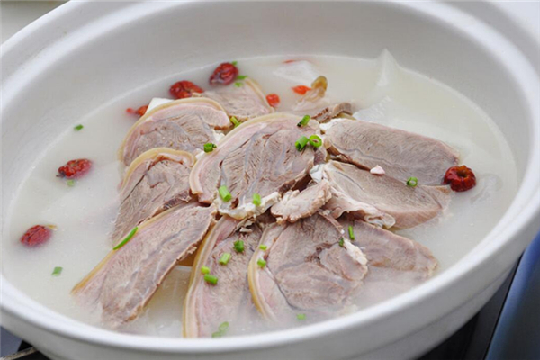 羊湯煮出來為什么是綠色的 羊湯有膻味怎么辦 羊湯煮出來為什么是綠色的 羊湯有膻味怎么辦
