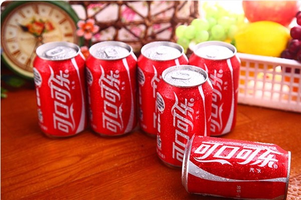 男孩開冰可樂被炸傷縫38針 冰可樂會(huì)不會(huì)爆炸 男孩開冰可樂被炸傷縫38針 冰可樂會(huì)不會(huì)爆炸