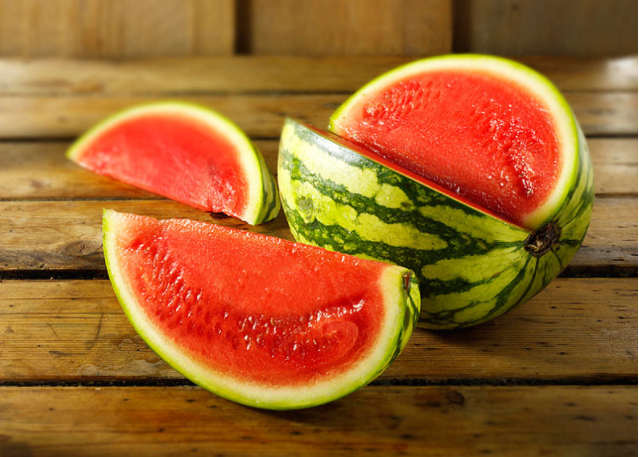 為什么西瓜冰了以后更甜 西瓜切了能過夜第二天吃嗎 為什么西瓜冰了以后更甜 西瓜切了能過夜第二天吃嗎