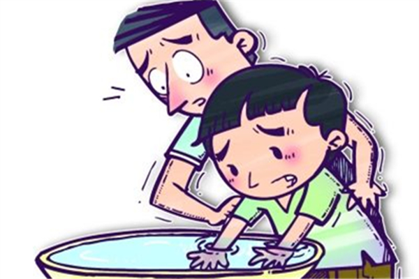 燙傷后冷水沖多久 燙傷后冷水沖完還是火辣辣的 燙傷后冷水沖多久 燙傷后冷水沖完還是火辣辣的