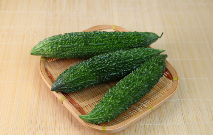 苦瓜不適合哪些人吃 苦瓜里面有蟲(chóng)子是怎么回事 苦瓜不適合哪些人吃 苦瓜里面有蟲(chóng)子是怎么回事