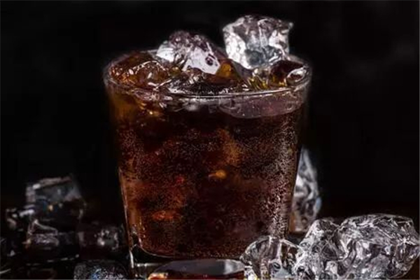 可樂放冷凍會(huì)爆炸嗎 可樂放冷藏還是冷凍 可樂放冷凍會(huì)爆炸嗎 可樂放冷藏還是冷凍