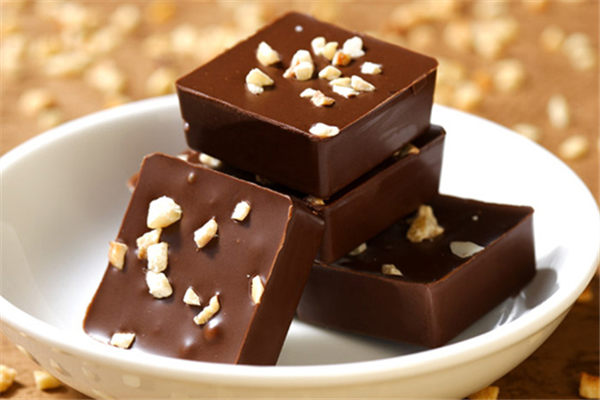 黑巧克力可以提神醒腦嗎 黑巧克力有咖啡成分嗎 黑巧克力可以提神醒腦嗎 黑巧克力有咖啡成分嗎