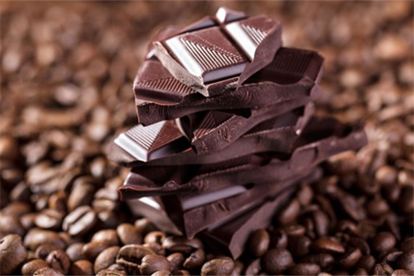 黑巧克力怎么吃才能不苦 黑巧克力和什么搭配 黑巧克力怎么吃才能不苦 黑巧克力和什么搭配