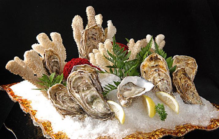 生蠔怎么辨別死活 生蠔先蒸還是先打開 生蠔怎么辨別死活 生蠔先蒸還是先打開