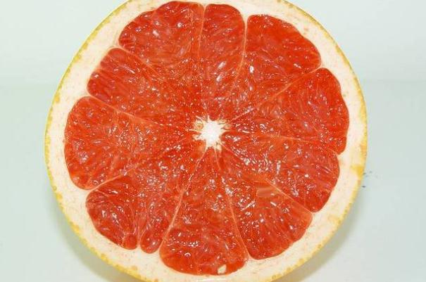 西柚要怎么吃才好吃 西柚要怎么吃不苦 西柚要怎么吃才好吃 西柚要怎么吃不苦