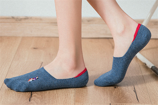 船襪老是往下掉怎么回事 船襪怎么樣才能不掉后跟 船襪老是往下掉怎么回事 船襪怎么樣才能不掉后跟