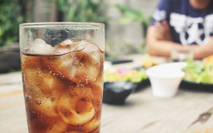 罐裝可樂多少錢一瓶 罐裝可樂放冷凍會爆炸嗎 罐裝可樂多少錢一瓶 罐裝可樂放冷凍會爆炸嗎