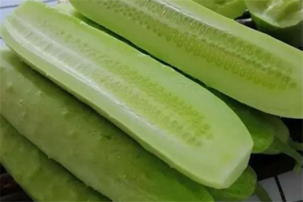 水果黃瓜洗完會(huì)掉綠色嗎 水果黃瓜洗完后水有顏色 水果黃瓜洗完會(huì)掉綠色嗎 水果黃瓜洗完后水有顏色