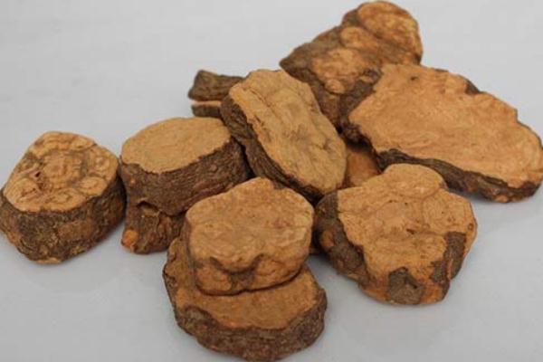 何首烏泡水喝的功效 何首烏泡水能經(jīng)常喝嗎 何首烏泡水喝的功效 何首烏泡水能經(jīng)常喝嗎