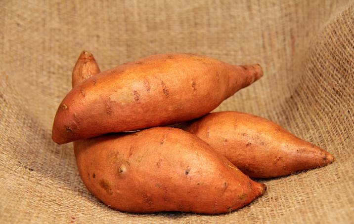 紅薯一天吃幾個(gè)不會(huì)胖 吃紅薯可以立馬喝水嗎 紅薯一天吃幾個(gè)不會(huì)胖 吃紅薯可以立馬喝水嗎