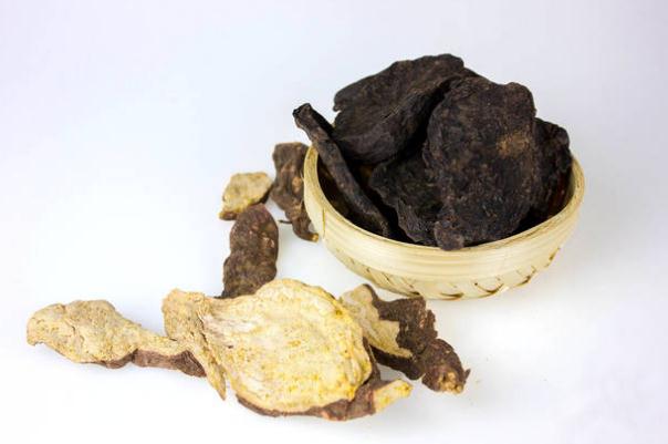 何首烏怎么吃生發(fā)最有效 何首烏泡酒有什么功效 何首烏怎么吃生發(fā)最有效 何首烏泡酒有什么功效