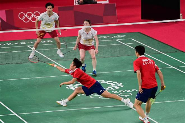 裁判無視日本選手過網擊球 羽毛球比賽規(guī)則