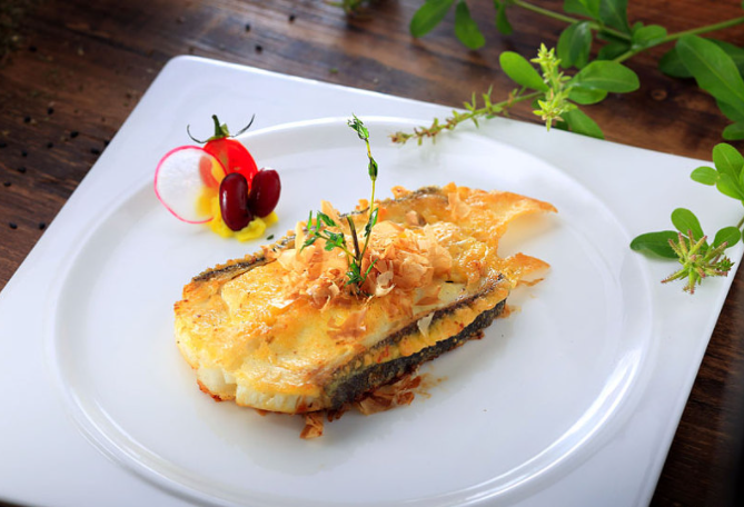 隔夜魚放冰箱第二天能不能吃 煮熟的魚放冰箱里多久不能吃 隔夜魚放冰箱第二天能不能吃 煮熟的魚放冰箱里多久不能吃