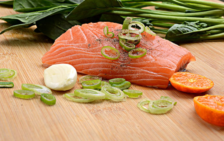 煮熟的魚(yú)可以隔夜吃嗎 煮熟的魚(yú)在常溫下能放多久 煮熟的魚(yú)可以隔夜吃嗎 煮熟的魚(yú)在常溫下能放多久