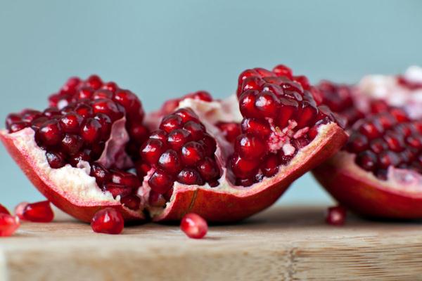 石榴要吐籽么 石榴籽可以吞下去嗎 石榴要吐籽么 石榴籽可以吞下去嗎