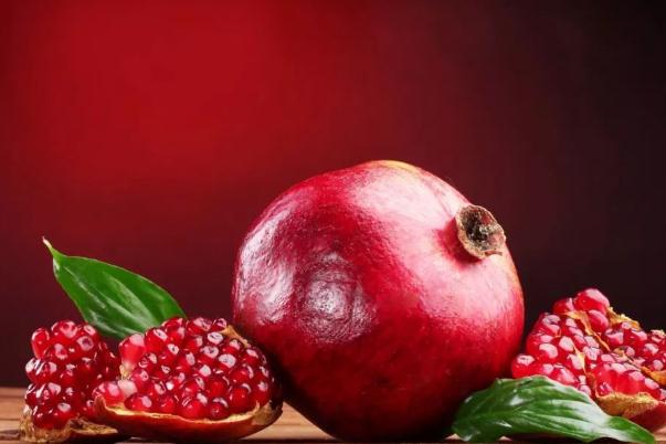 石榴要吐籽么 石榴籽可以吞下去嗎 石榴要吐籽么 石榴籽可以吞下去嗎