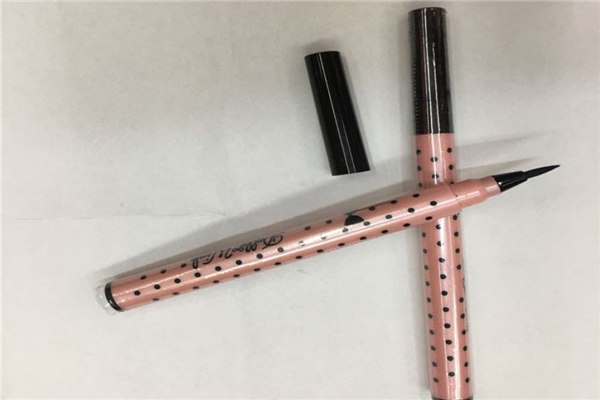 眼線筆會(huì)不會(huì)傷害眼睛 眼線筆會(huì)導(dǎo)致眼睛過(guò)敏嗎