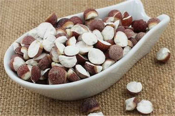 芡實泡水喝一次放多少合適 芡實泡水喝的功效和作用 芡實泡水喝一次放多少合適 芡實泡水喝的功效和作用
