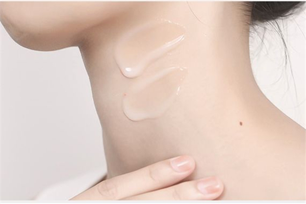 頸霜真的可以去頸紋嗎 頸霜怎么使用效果好 頸霜真的可以去頸紋嗎 頸霜怎么使用效果好