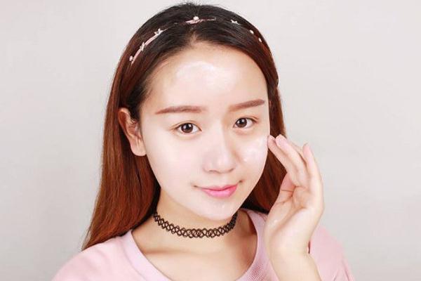 素顏霜是保濕霜嗎 日常使用素顏霜時(shí)需要注意什么 素顏霜是保濕霜嗎 日常使用素顏霜時(shí)需要注意什么