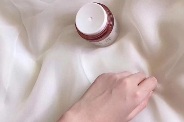 素顏霜會過期嗎 素顏霜過期了還能用嗎 素顏霜會過期嗎 素顏霜過期了還能用嗎