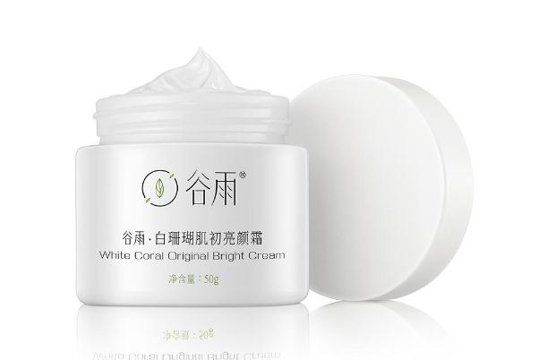 素顏霜是保濕霜嗎 日常使用素顏霜時(shí)需要注意什么 素顏霜是保濕霜嗎 日常使用素顏霜時(shí)需要注意什么