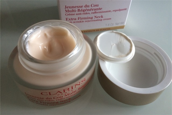 頸霜要不要洗 頸霜要早晚都用嗎 頸霜要不要洗 頸霜要早晚都用嗎