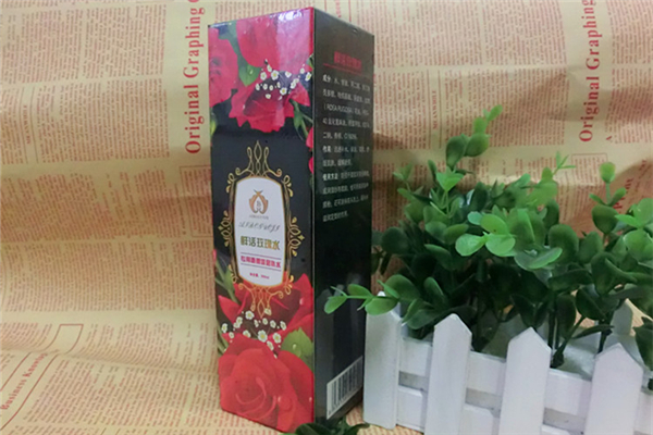 玫瑰水要避光保存嗎 玫瑰水可以收縮毛孔嗎 玫瑰水要避光保存嗎 玫瑰水可以收縮毛孔嗎