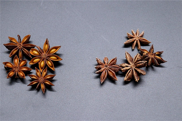 八角放久了還能用嗎 八角可以放多久 八角放久了還能用嗎 八角可以放多久