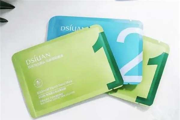 貼黑頭貼有刺痛感 用黑頭貼會(huì)不會(huì)越用越多 貼黑頭貼有刺痛感 用黑頭貼會(huì)不會(huì)越用越多