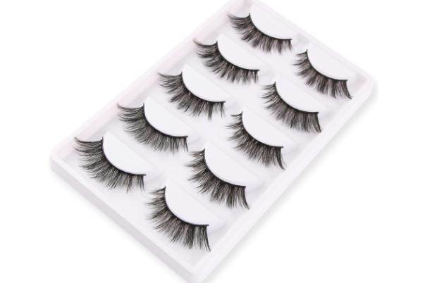 戴假睫毛對眼睛有害嗎 假睫毛會傷害真睫毛嗎 戴假睫毛對眼睛有害嗎 假睫毛會傷害真睫毛嗎