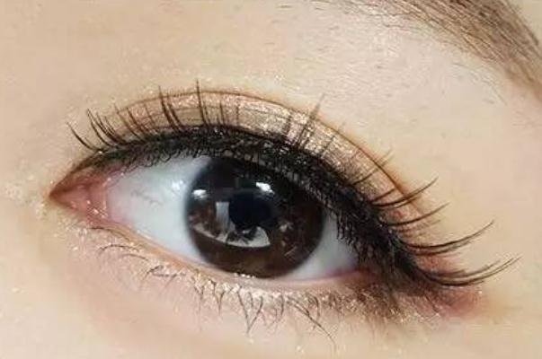 假睫毛的正確貼法教程 假睫毛膠水怎么卸掉 假睫毛的正確貼法教程 假睫毛膠水怎么卸掉