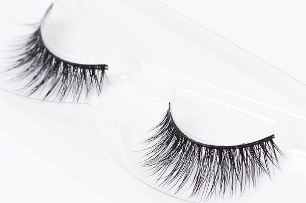 假睫毛要刷睫毛膏嗎 假睫毛要天天取下來(lái)嗎 假睫毛要刷睫毛膏嗎 假睫毛要天天取下來(lái)嗎