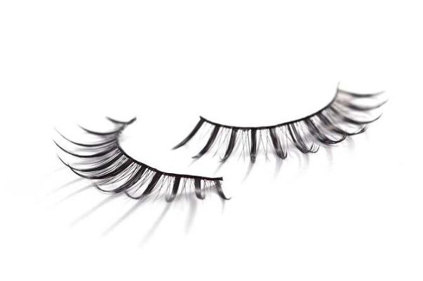 假睫毛如何快速卸掉 假睫毛的分類和款式 假睫毛如何快速卸掉 假睫毛的分類和款式