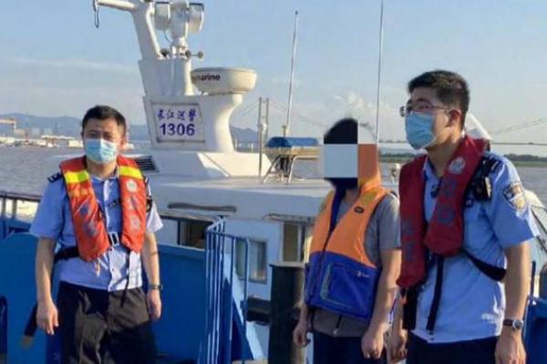 男子為回揚州套游泳圈強渡長江 游泳體力不支怎么辦 男子為回揚州套游泳圈強渡長江 游泳體力不支怎么辦