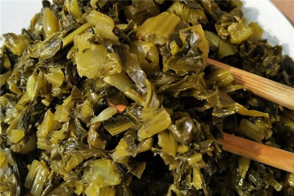 雪里紅腌多長時(shí)間可以吃 雪里紅腌好后綠的好還是黃的好 雪里紅腌多長時(shí)間可以吃 雪里紅腌好后綠的好還是黃的好