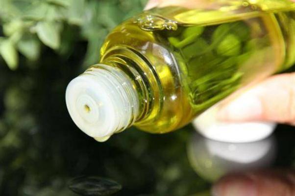 卸妝油需要用化妝棉嗎 卸妝油什么牌子好用 卸妝油需要用化妝棉嗎 卸妝油什么牌子好用